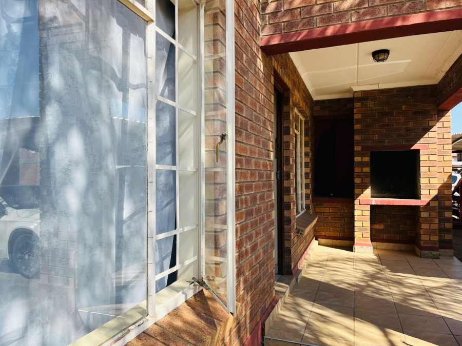 2 Bedroom Property for Sale in Waterval East North West